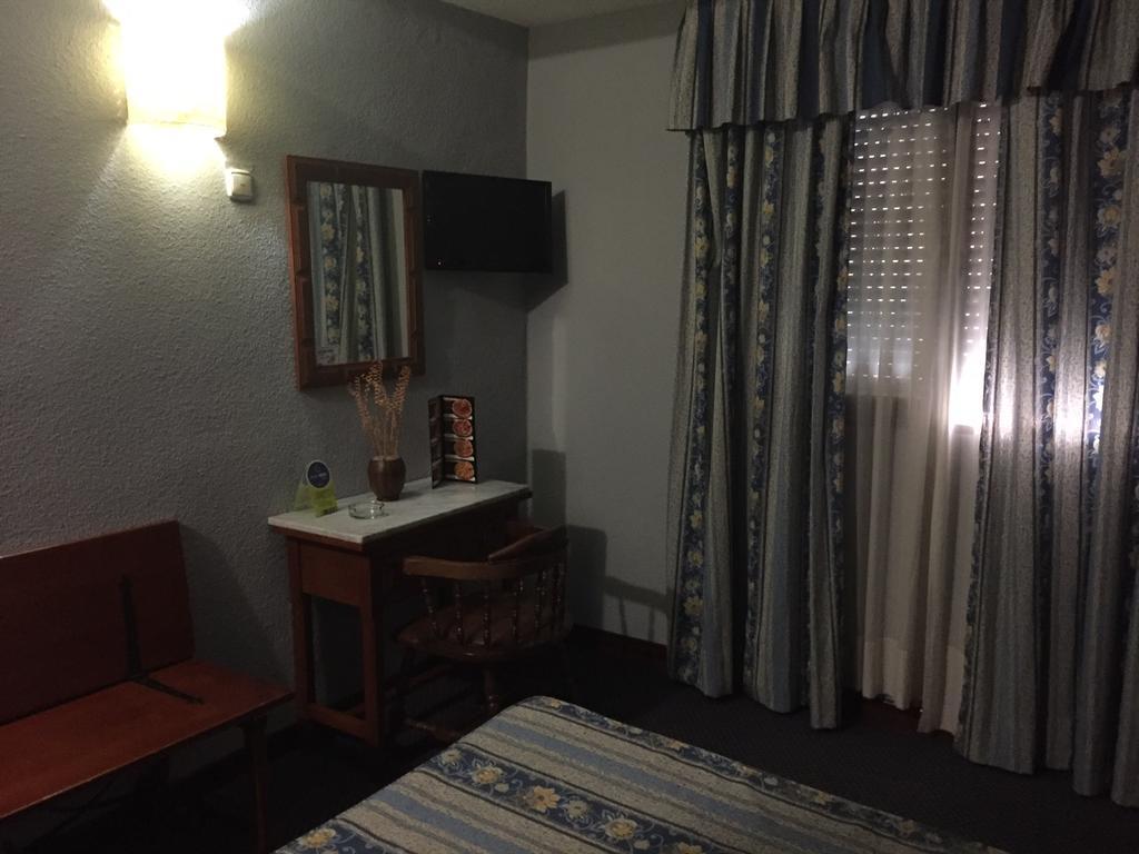 El Pilar Hotel La Carlota Room photo