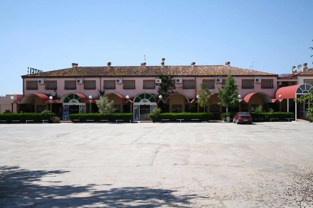 El Pilar Hotel La Carlota Exterior photo